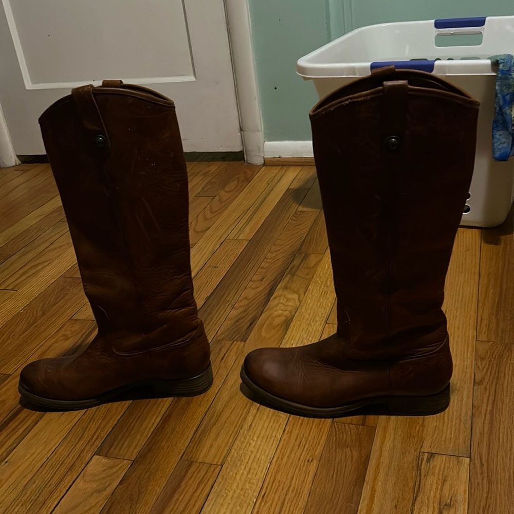 Men’s 9 1/2 Frye boots (like new)